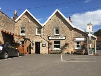 The George Inn - B&Bs with Pet Friendly Rooms in Wells