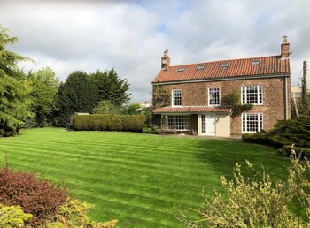 Greenlands Farmhouse - Holiday homes with Pet Rooms in York