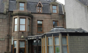 Albert Hotel - Hotels with Pet Rooms in Peterhead