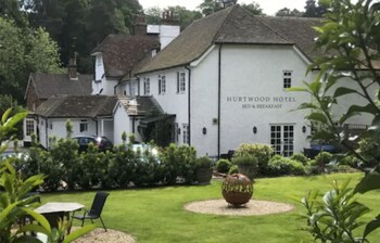 Hurtwood Hotel - Hotels with Pet Rooms in Guildford