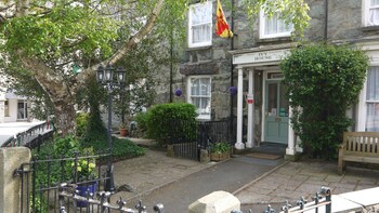 Ivy House - Guest houses with Pet Rooms in Dolgellau