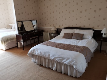 The Station Hotel - Hotels with Pet Rooms in Elgin