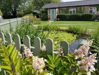 Hawthorn Farm Cottages - Cottages with Pet Rooms in Canterbury