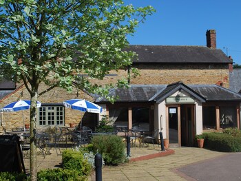 Fox At Farthinghoe - Inns with Pet Friendly Rooms in Brackley