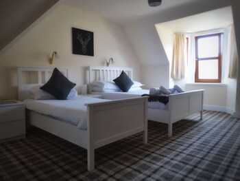 Kilchoan House Hotel - Hotels with Pet Rooms in Acharacle