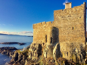 Mingary Castle - Hotels with Pet Rooms in Acharacle