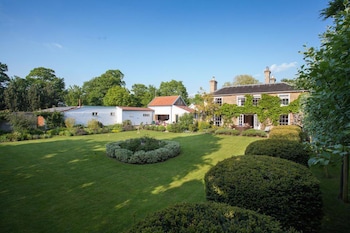 Secluded Country House Gem With Swimming Pool & Tennis Court - Holiday homes with Pet Rooms in Thetford