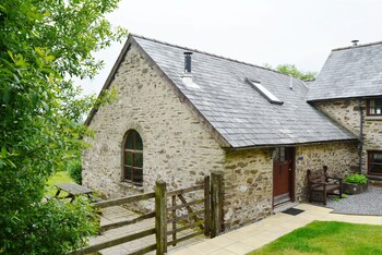 Delightful Pet-friendly Spacious Barn Conversion In Exmoor National Park - Apartments with Pet Rooms in Dulverton