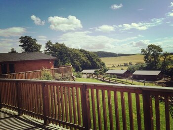 Woodpecker Lodge - Holiday homes with Pet Rooms in Cupar