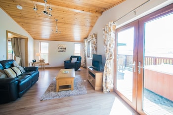 Tawny Lodge - Holiday homes with Pet Rooms in Cupar