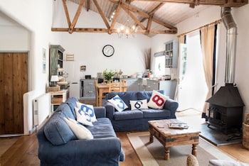 Superb Detached Grade Ii Listed Barn Conversion With Hot Tub Amp  Free Membership To Nearby Leisure Club - Holiday homes with Pet Friendly Rooms in Ottery St Mary