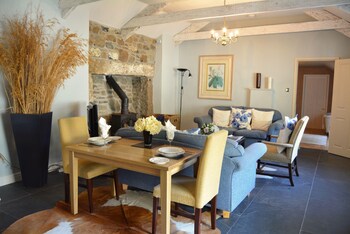 Spring Water Barn - Cottages with Pet Rooms in Helston