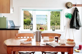 Green Door   Rashleigh - Cottages with Pet Friendly Rooms in Port Isaac