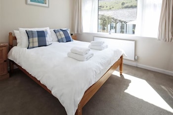 Green Door   Marigold - Cottages with Pet Friendly Rooms in Port Isaac