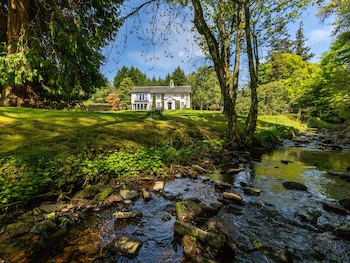 Strathendrick House - Holiday homes with Pet Rooms in Drymen