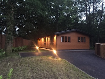 Shellow Lane Lodges - Cabins & lodges with Pet Rooms in Congleton