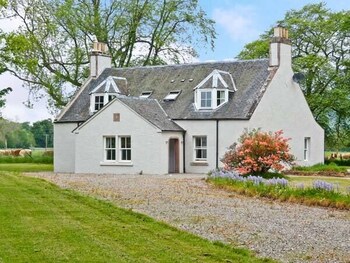 Easter Urray - Cottages with Pet Rooms in Muir of Ord