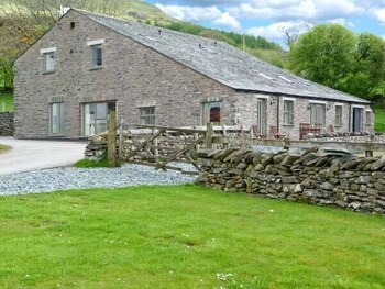 Ghyll Bank Byre - Cottages with Pet Rooms in Kendal