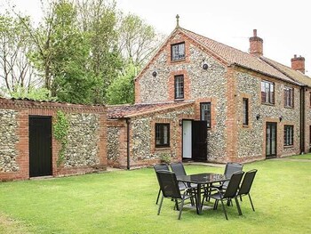 Little Farm - Cottages with Pet Friendly Rooms in Dereham