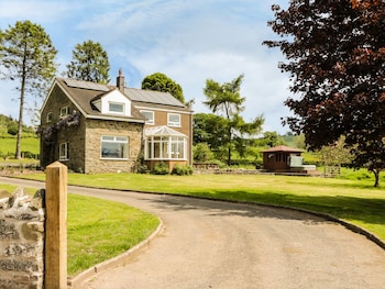 Bicton Lea - Cottages with Pet Rooms in Craven Arms