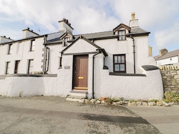 Snowdon View - Cottages with Pet Rooms in Holyhead