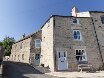 The Dale Townhouse - Cottages with Pet Rooms in Hexham