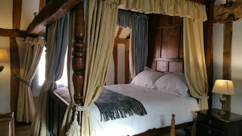 Lavenham Priory - Guest houses with Pet Rooms in Sudbury