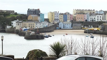 Croft Court 16 - Cottages with Pet Rooms in Tenby