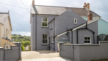 Cartref 1 - Cottages with Pet Rooms in Tenby