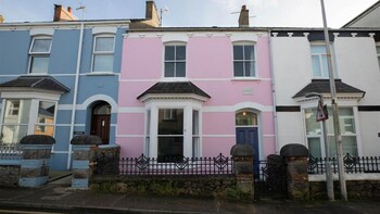 Hilling Cottage - Cottages with Pet Rooms in Tenby