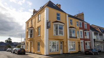 The Hilton Retreat - Apartments with Pet Rooms in Tenby