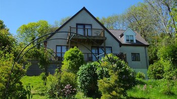 The Dingle - Cottages with Pet Rooms in Pembroke