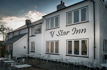 Y Star Inn - Inns with Pet Rooms in Llanbrynmair