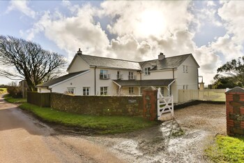 Woolacombe High Spreacombe Lodge 5 Bedrooms - Cottages with Pet Rooms in Woolacombe