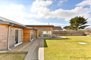 The Cabin Croyde 4 Bedrooms - Cottages with Pet Rooms in Braunton