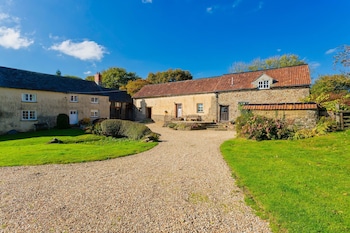 Buckland Brewer Cob Barn 2 Bedrooms - Cottages with Pet Rooms in Bideford