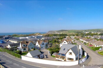 Croyde Waves 4 Bedrooms - Cottages with Pet Rooms in Braunton