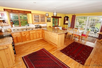 Braunton Burland House 5 Bedrooms - Cottages with Pet Rooms in Braunton