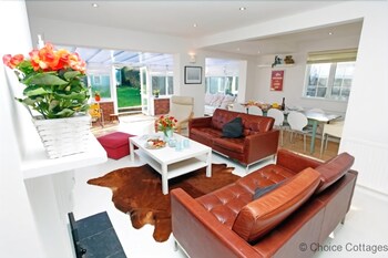 Croyde Marram 5 Bedrooms - Cottages with Pet Friendly Rooms in Braunton