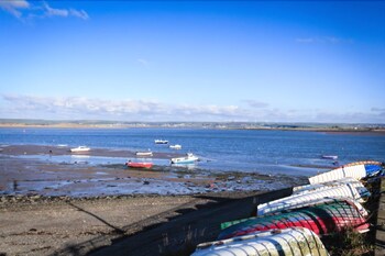 Appledore Yardarm 4 Bedrooms - Cottages with Pet Friendly Rooms in Bideford