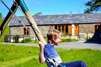 Bradworthy Swallow Parlour 2 Bedrooms - Cottages with Pet Rooms in Bude