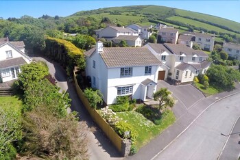 Croyde White House 4 Bedrooms - Cottages with Pet Rooms in Braunton