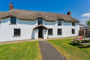 Braunton Poyers Farmhouse 6 Bedrooms - Cottages with Pet Rooms in Braunton