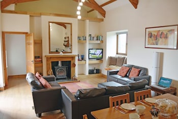 A Spacious Barn Conversion With Charming Features Near Looe - Holiday homes with Pet Friendly Rooms in Liskeard