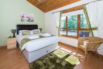 Douglas Fir Lodge - Holiday homes with Pet Rooms in Cupar