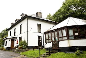 Rhymney House Hotel - B&Bs with Pet Rooms in Tredegar