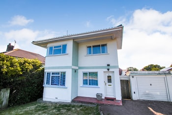 Cliff House - Apartments with Pet Rooms in Folkestone