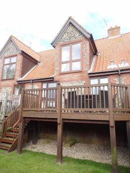 3 The Saltings - Cottages with Pet Friendly Rooms in Holt