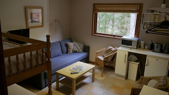 Signal Rock  Bunk Room - Apartments with Pet Rooms in Ballachulish