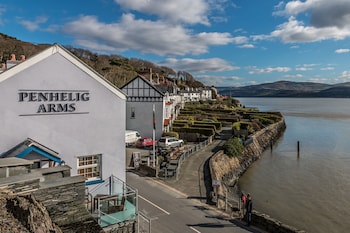 Penhelig Arms - Hotels with Pet Rooms in Aberdovey